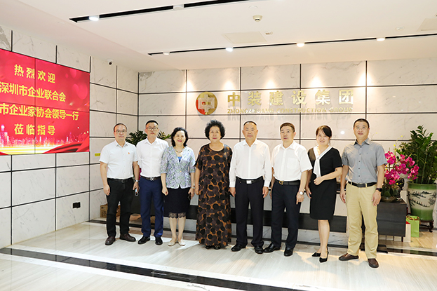 第四屆“深圳百名行業(yè)領(lǐng)軍人物”評(píng)委會(huì)領(lǐng)導(dǎo)走訪中裝建設(shè)